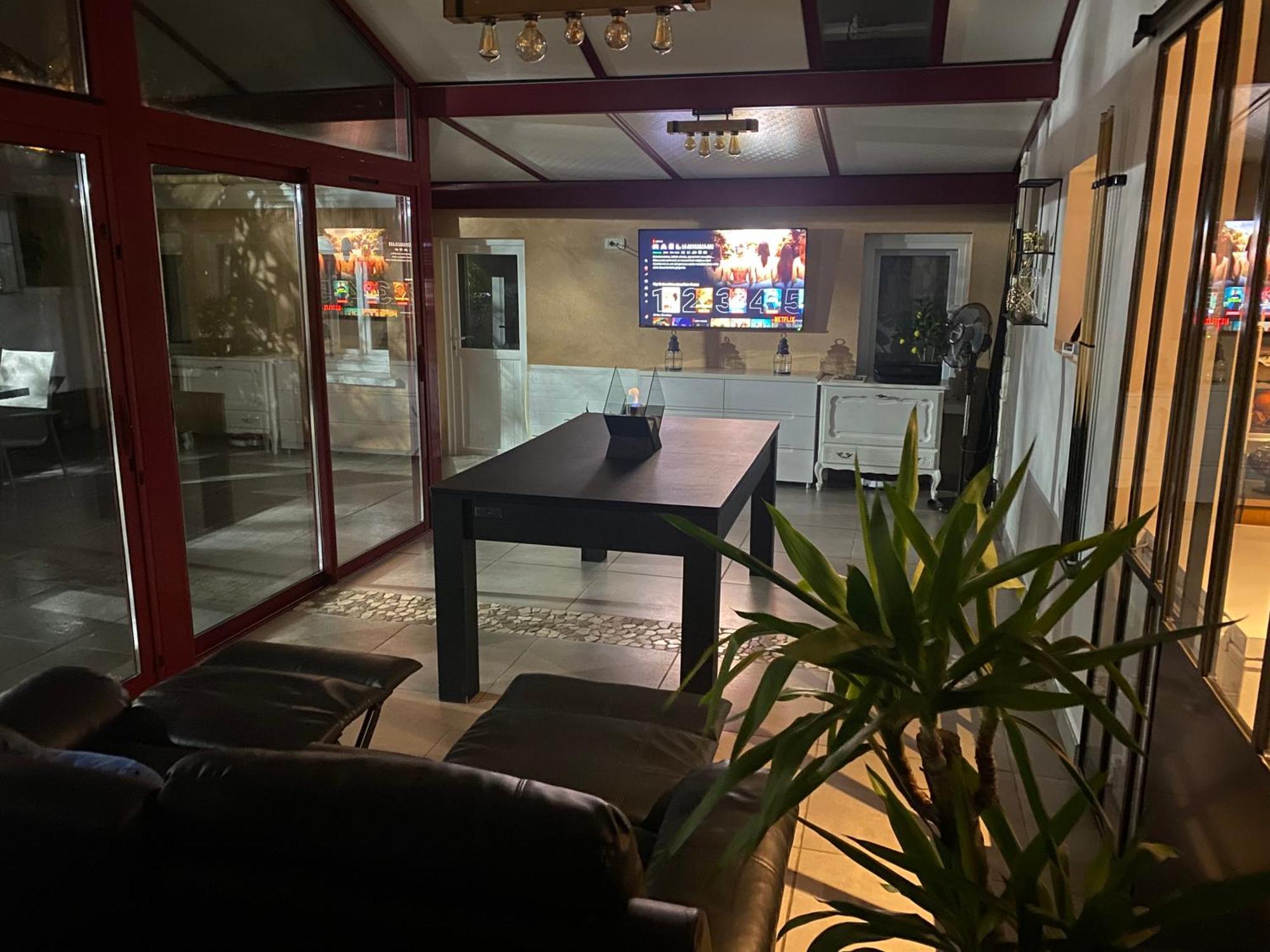 Dependance Avec Billard A Proximite Zenith Rouen Le Grand-Quevilly Exterior foto